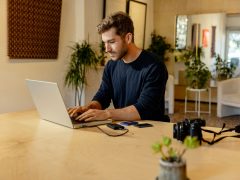 Online English tutor teaching students remotely.