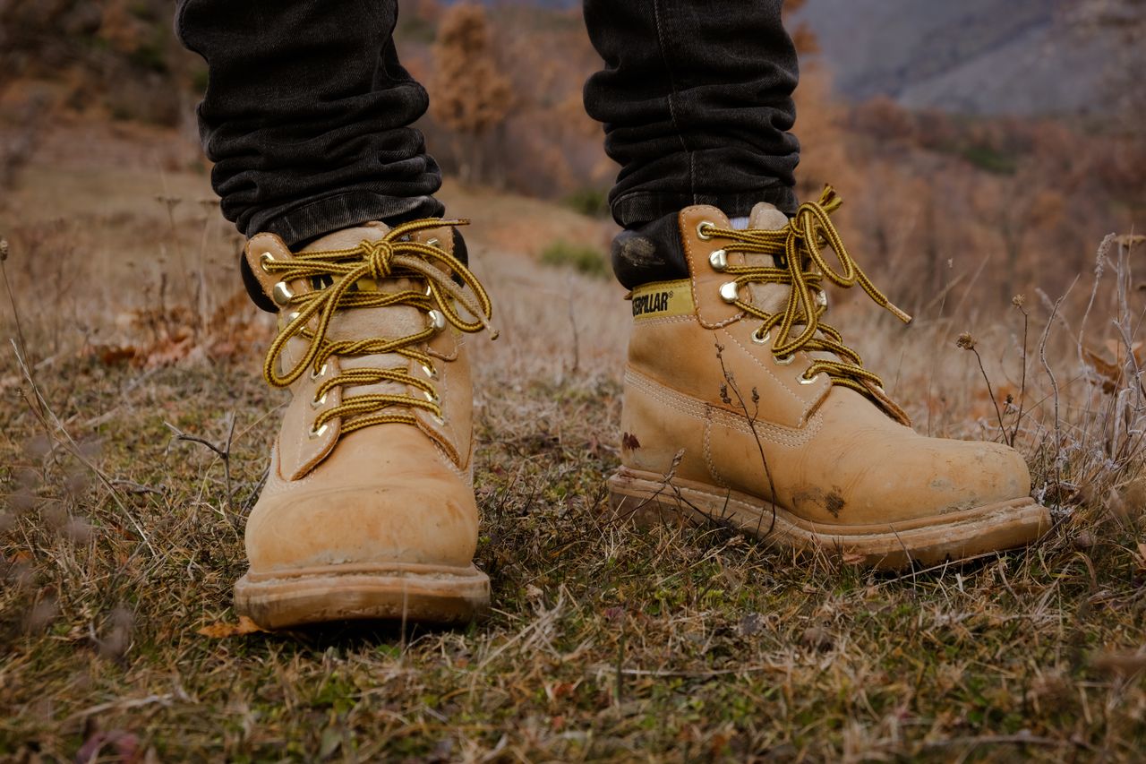 Comfortable safety boots for long work shifts